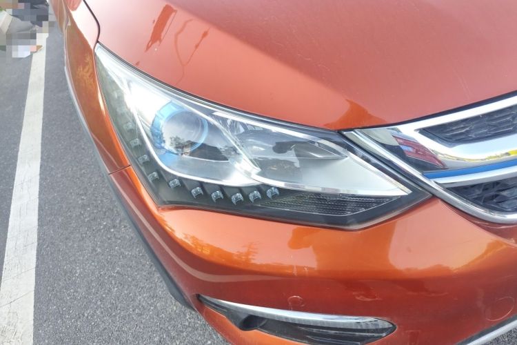 Used BYD Song New Energy 2017 Song DM 1.5TID All-Wheel Drive Luxury Model Right Front Headlight