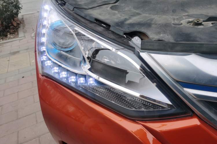 Used BYD Song New Energy 2017 Song EV300 Prestige Model Right Front Headlight