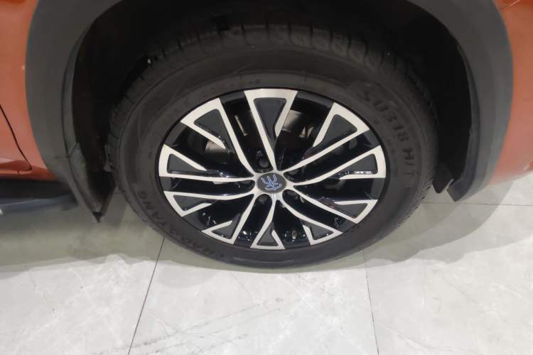 Used BYD Song New Energy 2017 Song DM 1.5TID All-Wheel Drive Luxury Model Right Front Wheel Hub