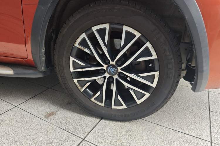 Used BYD Song New Energy 2017 Song DM 1.5TID All-Wheel Drive Prestige Model Right Front Wheel Hub