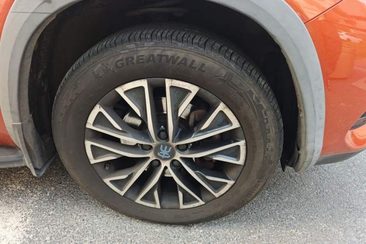Used BYD Song New Energy 2017 Song DM 1.5TID All-Wheel Drive Luxury Model Right Front Wheel Hub