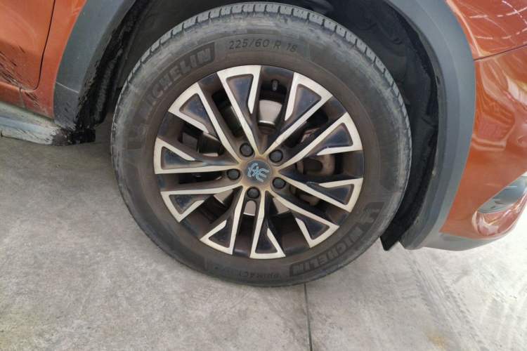 Used BYD Song New Energy 2017 Song DM 1.5TID All-Wheel Drive Luxury Model Right Front Wheel Hub