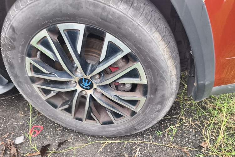 Used BYD Song New Energy 2017 Song DM 1.5TID All-Wheel Drive Prestige Model Right Front Wheel Hub