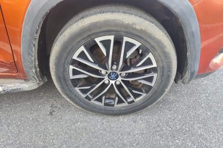 Used BYD Song New Energy 2017 Song DM 1.5TID All-Wheel Drive Luxury Model Right Front Wheel Hub