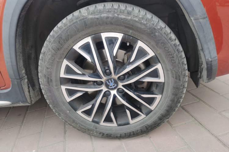 Used BYD Song New Energy 2017 Song EV300 Prestige Model Right Front Wheel Hub