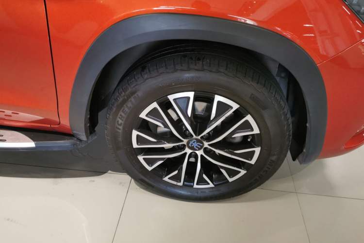 Used BYD Song New Energy 2017 Song DM 1.5TID All-Wheel Drive Luxury Model Right Front Wheel Hub