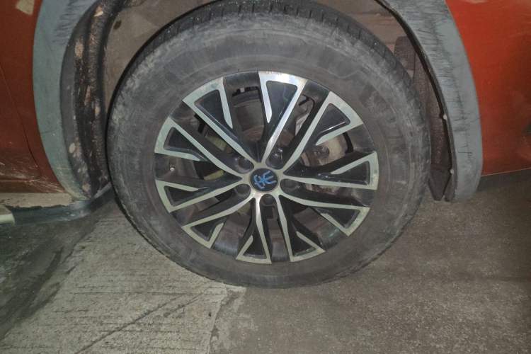 Used BYD Song New Energy 2017 Song DM 1.5TID All-Wheel Drive Luxury Model Right Front Wheel Hub