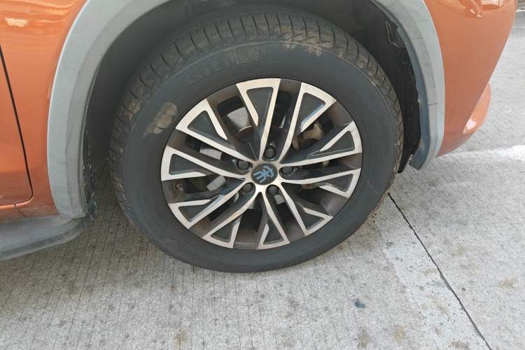 Used BYD Song New Energy 2017 Song DM 1.5TID All-Wheel Drive Prestige Model Right Front Wheel Hub