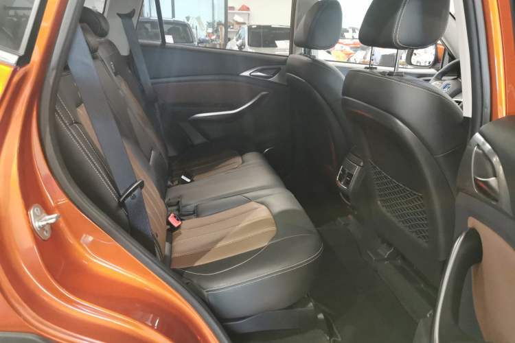 Used BYD Song New Energy 2017 Song DM 1.5TID All-Wheel Drive Luxury Model Right Rear Seat