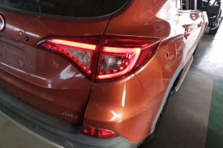 Used BYD Song New Energy 2017 Song DM 1.5TID All-Wheel Drive Luxury Model Right Rear Taillight