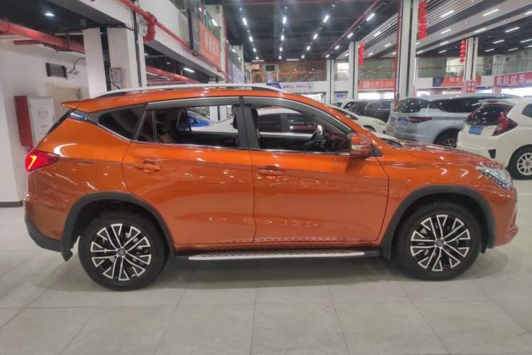 Used BYD Song New Energy 2017 Song DM 1.5TID All-Wheel Drive Luxury Model Right Side