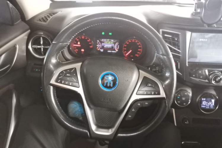 Used BYD Song New Energy 2017 Song DM 1.5TID All-Wheel Drive Luxury Model Steering Wheel