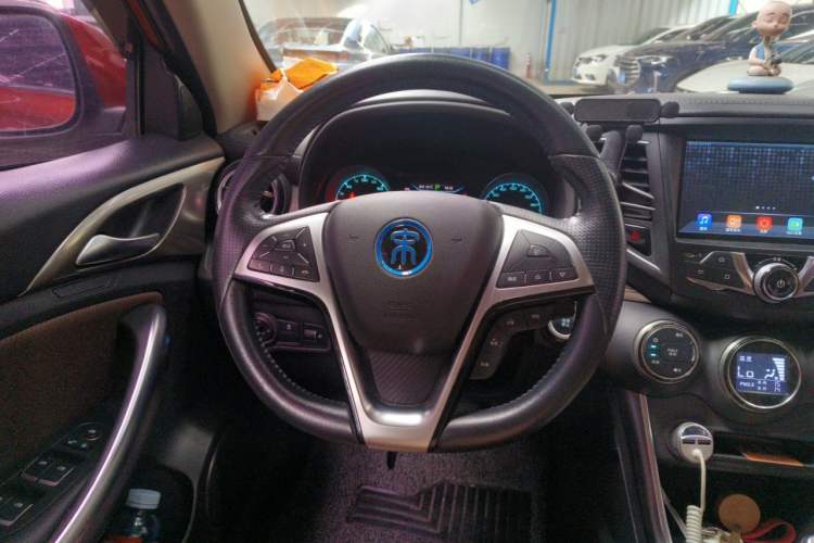 Used BYD Song New Energy 2017 Song DM 1.5TID All-Wheel Drive Luxury Model Steering Wheel
