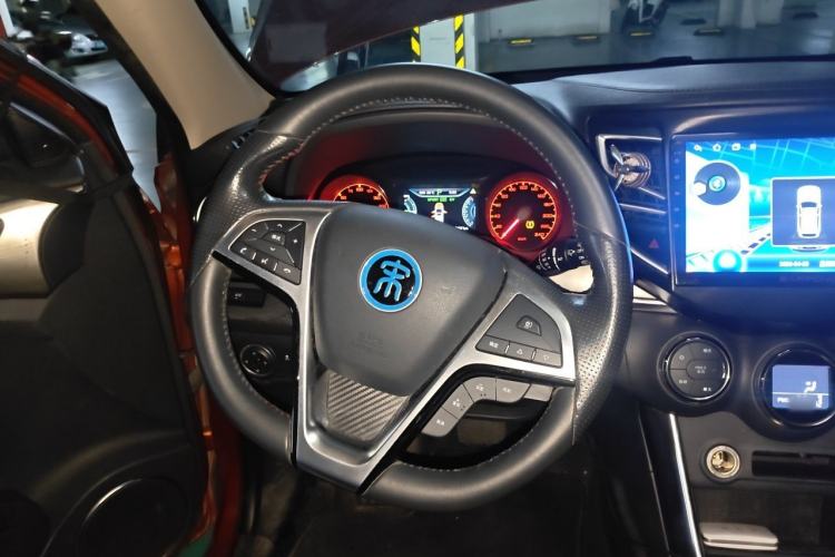 Used BYD Song New Energy 2017 Song DM 1.5TID All-Wheel Drive Prestige Model Steering Wheel