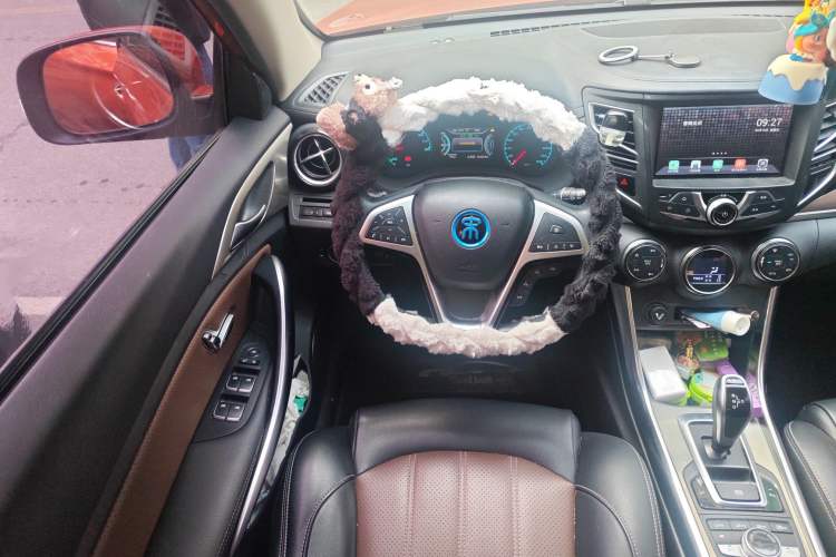 Used BYD Song New Energy 2017 Song DM 1.5TID All-Wheel Drive Prestige Model Steering Wheel