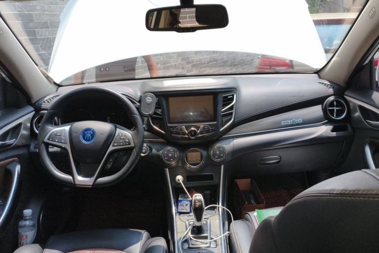 Used BYD Song New Energy 2018 Song EV400 Smart Connectivity Enjoyment Model Center Console