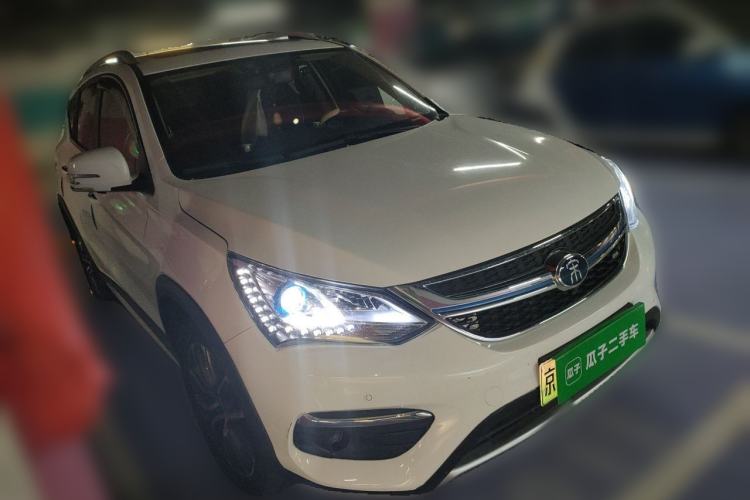 Used BYD Song New Energy 2018 Song EV400 Smart Connectivity Advanced Model Front Right 45 Deg