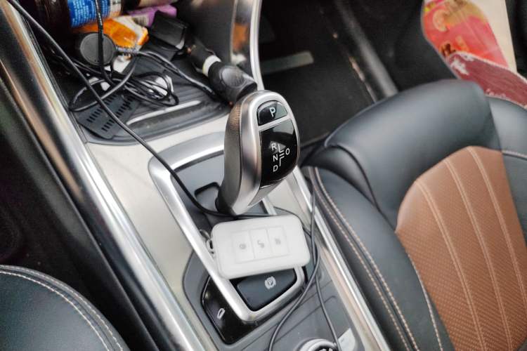 Used BYD Song New Energy 2018 Song EV400 Smart Connectivity Enjoyment Model Gear Lever