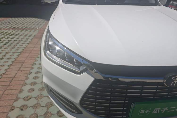 Used BYD Song New Energy 2018 Song EV400 Smart Connectivity Enjoyment Model Right Front Headlight