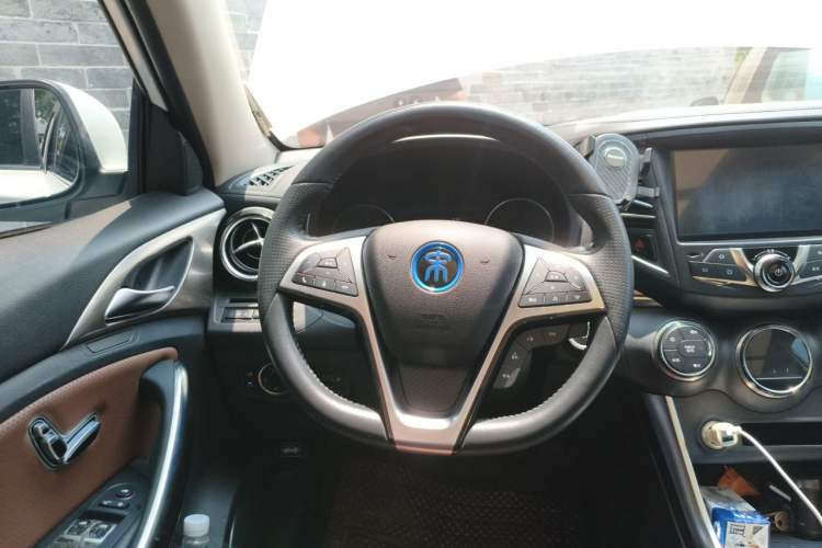 Used BYD Song New Energy 2018 Song EV400 Smart Connectivity Enjoyment Model Steering Wheel