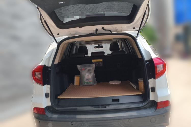Used BYD Song New Energy 2018 Song EV400 Smart Connectivity Enjoyment Model Trunk