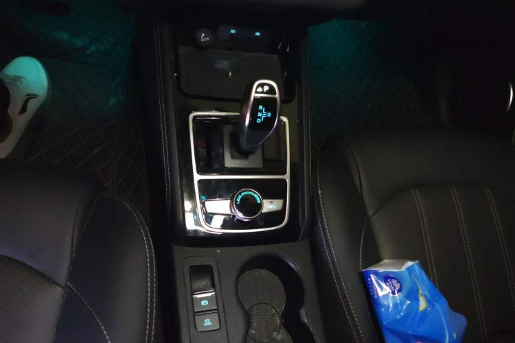 Used BYD Song New Energy 2019 Song DM 1.5TID Smart Connect Sharp Edition Gear Lever