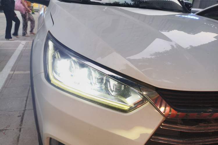 Used BYD Song New Energy 2019 Song DM 1.5TID Smart Connect Sharp Edition Right Front Headlight