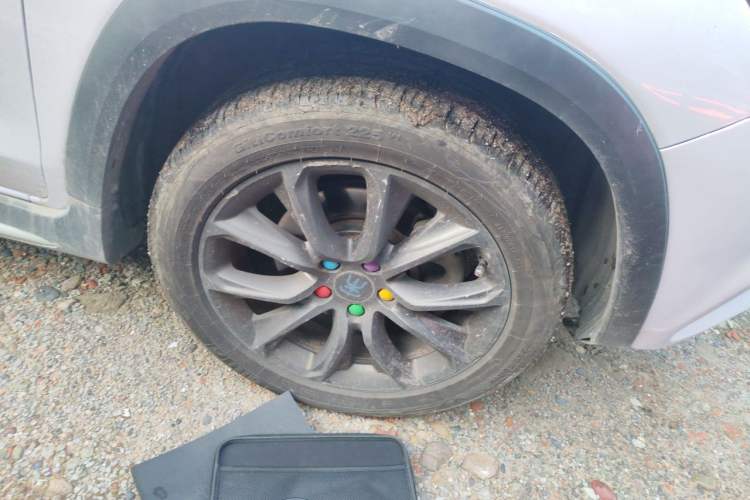 Used BYD Song New Energy 2019 Song DM 1.5TID Smart Connect Premium Model Right Front Wheel Hub