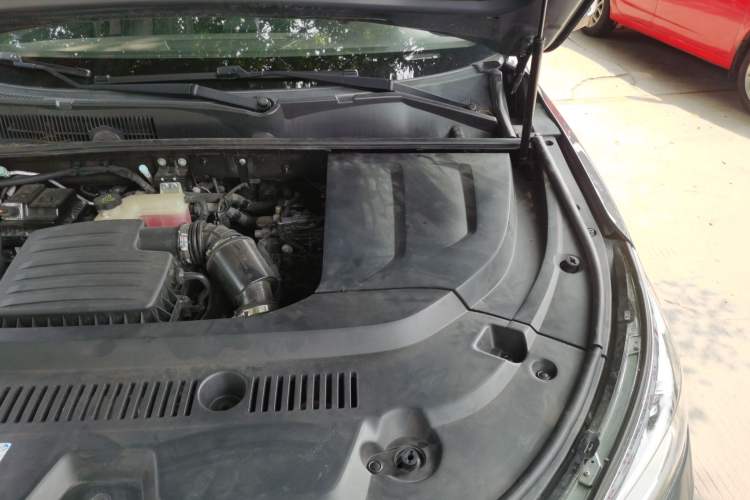 Used BYD Song New Energy 2019 Song DM 1.5TID Smart Connect Dynamic Model Engine Bay Left