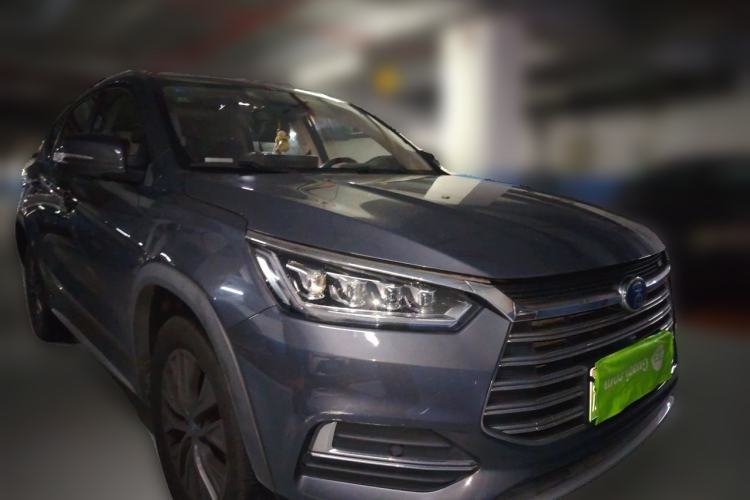 Used BYD Song New Energy 2019 Song DM 1.5TID Smart Connect Dynamic Model Front Right 45 Deg