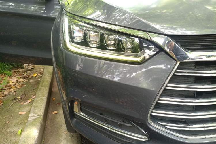 Used BYD Song New Energy 2019 Song DM 1.5TID Smart Connect Premium Model Right Front Headlight