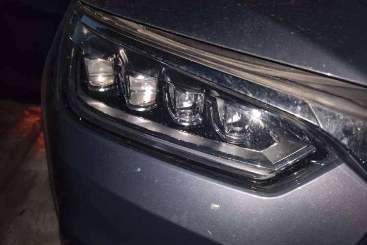 Used BYD Song New Energy 2019 Song DM 1.5TID Smart Connect Premium Model Right Front Headlight