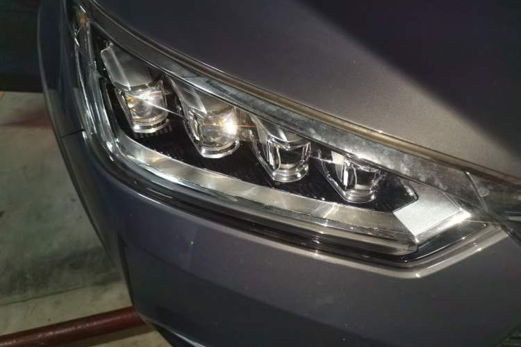 Used BYD Song New Energy 2019 Song DM 1.5TID Smart Connect Premium Model Right Front Headlight