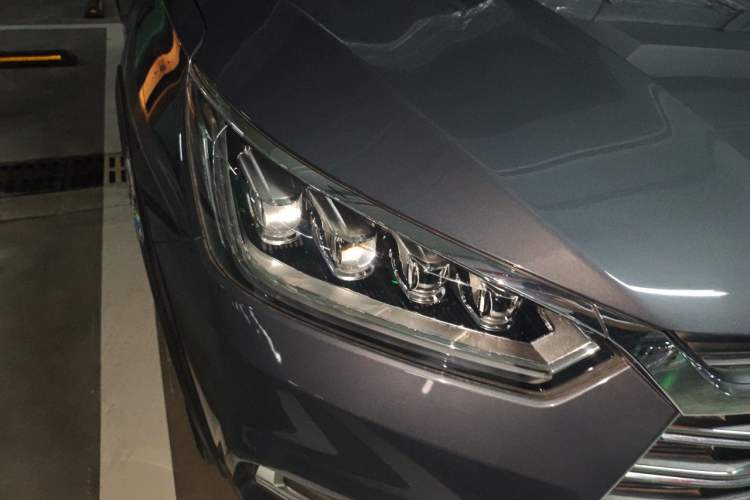 Used BYD Song New Energy 2019 Song DM 1.5TID Smart Connect Dynamic Model Right Front Headlight