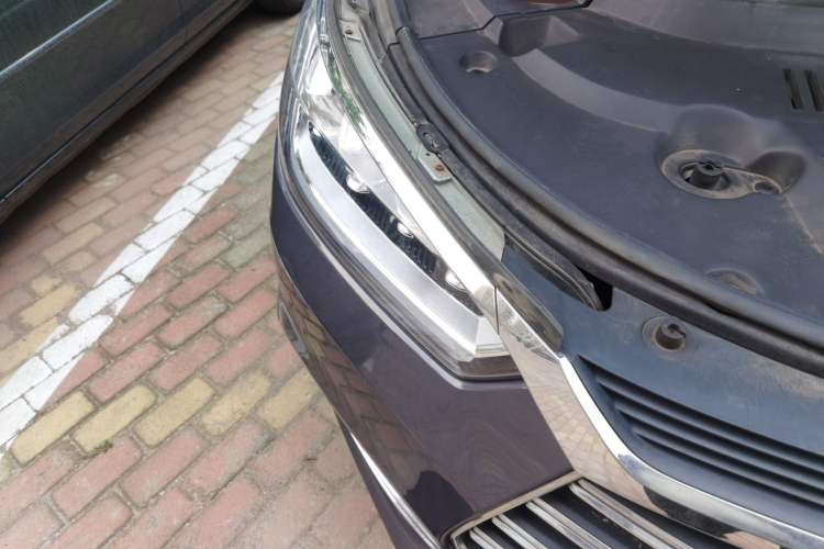 Used BYD Song New Energy 2019 Song DM 1.5TID Smart Connect Premium Model Right Front Headlight