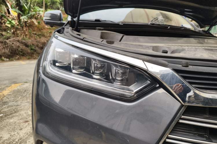 Used BYD Song New Energy 2019 Song DM 1.5TID Smart Connect Premium Model Right Front Headlight
