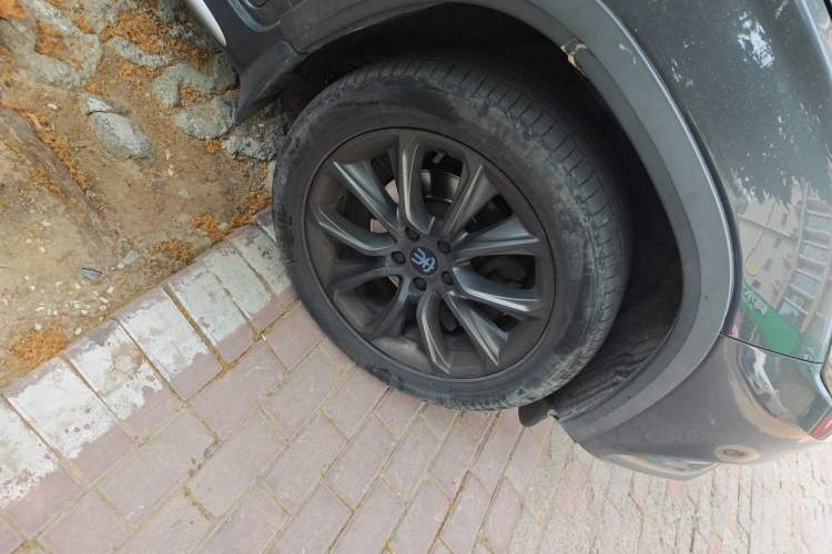 Used BYD Song New Energy 2019 Song EV500 Smart Connect Elite Model Right Front Wheel Hub