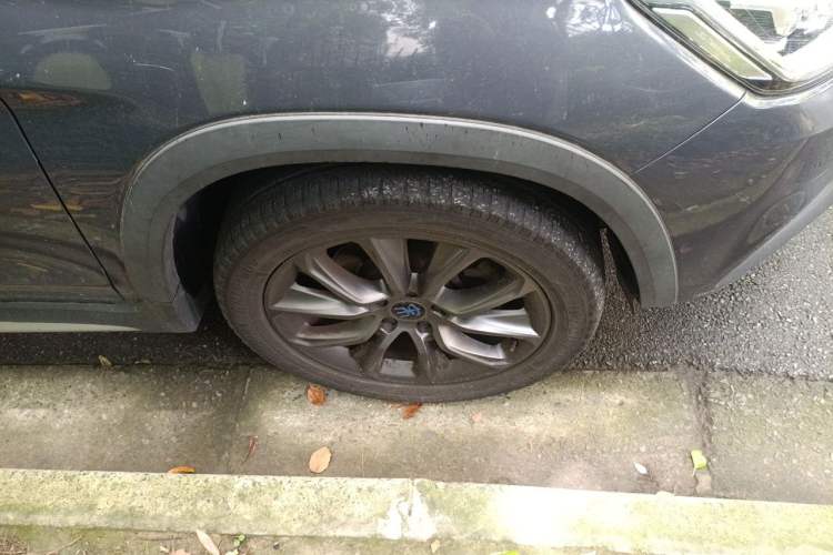 Used BYD Song New Energy 2019 Song DM 1.5TID Smart Connect Premium Model Right Front Wheel Hub