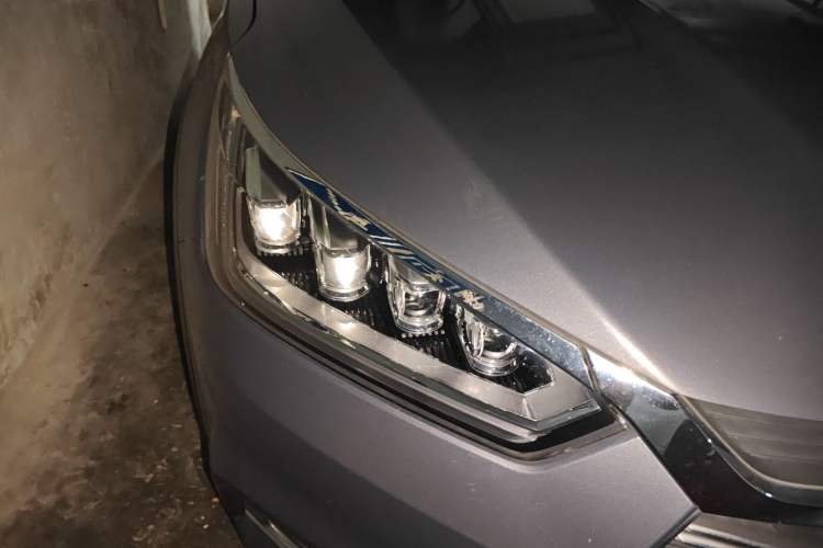 Used BYD Song New Energy 2019 Song DM 1.5TID Smart Connect Premium Model Right Front Headlight