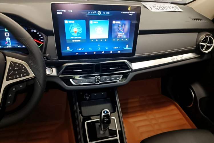 Used BYD Song New Energy 2019 Song DM 1.5TID Smart Connect Premium Model Audio And AC Panel
