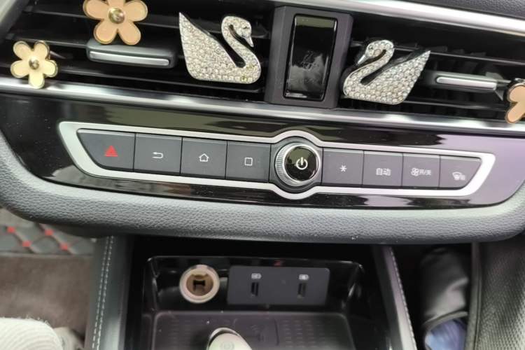 Used BYD Song New Energy 2019 Song DM 1.5TID Smart Connect Dynamic Model Audio And AC Panel