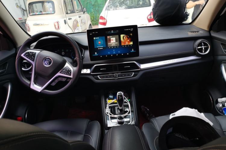 Used BYD Song New Energy 2019 Song DM 1.5TID Smart Connect Sharp Edition Center Console
