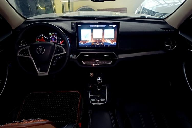 Used BYD Song New Energy 2019 Song DM 1.5TID Smart Connect Premium Model Center Console