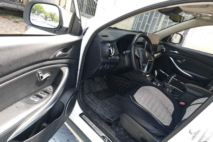Used BYD Song New Energy 2019 Song DM 1.5TID Smart Connect Dynamic Model Driver Seat