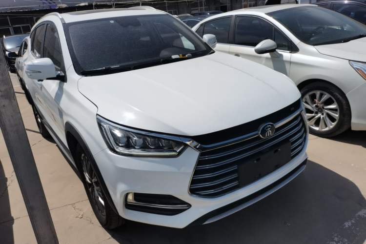Used BYD Song New Energy 2019 Song DM 1.5TID Smart Connect Dynamic Model Front Right 45 Deg