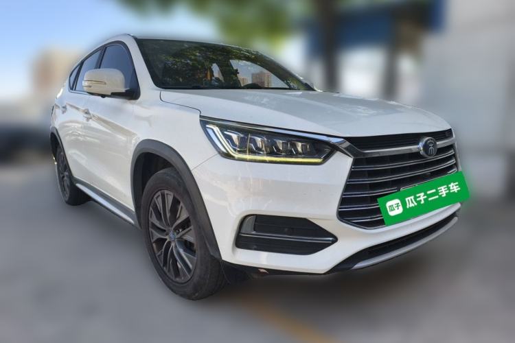 Used BYD Song New Energy 2019 Song DM 1.5TID Smart Connect Dynamic Model Front Right 45 Deg