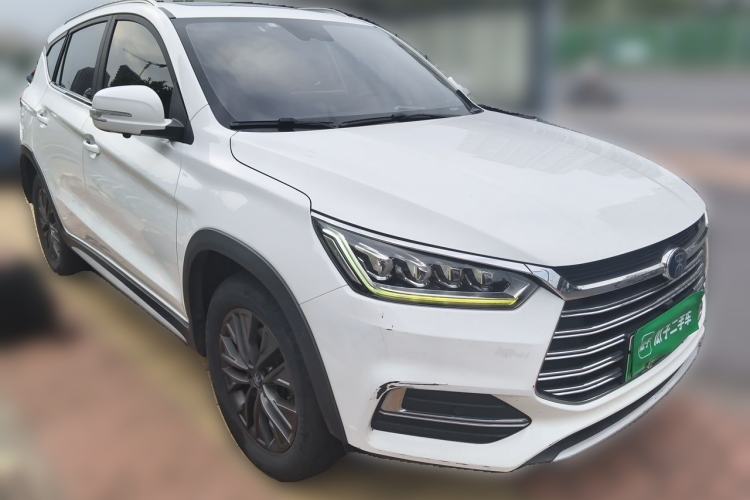 Used BYD Song New Energy 2019 Song DM 1.5TID Smart Connect Dynamic Model Front Right 45 Deg