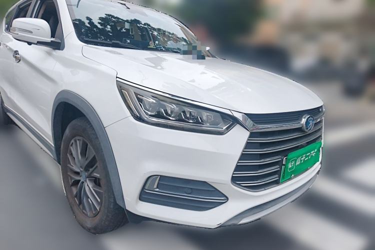 Used BYD Song New Energy 2019 Song DM 1.5TID Smart Connect Dynamic Model Front Right 45 Deg