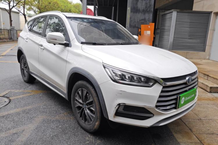 Used BYD Song New Energy 2019 Song DM 1.5TID Smart Connect Dynamic Model Front Right 45 Deg