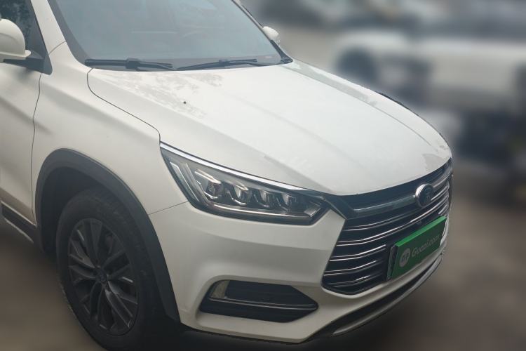 Used BYD Song New Energy 2019 Song DM 1.5TID Smart Connect Dynamic Model Front Right 45 Deg